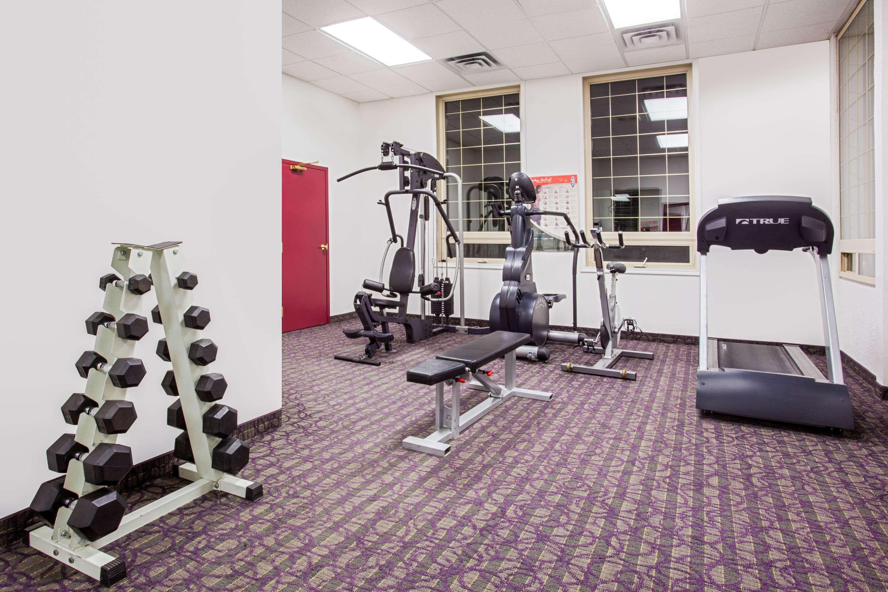 Ramada By Wyndham Red Deer Hotel & Suites Exterior photo