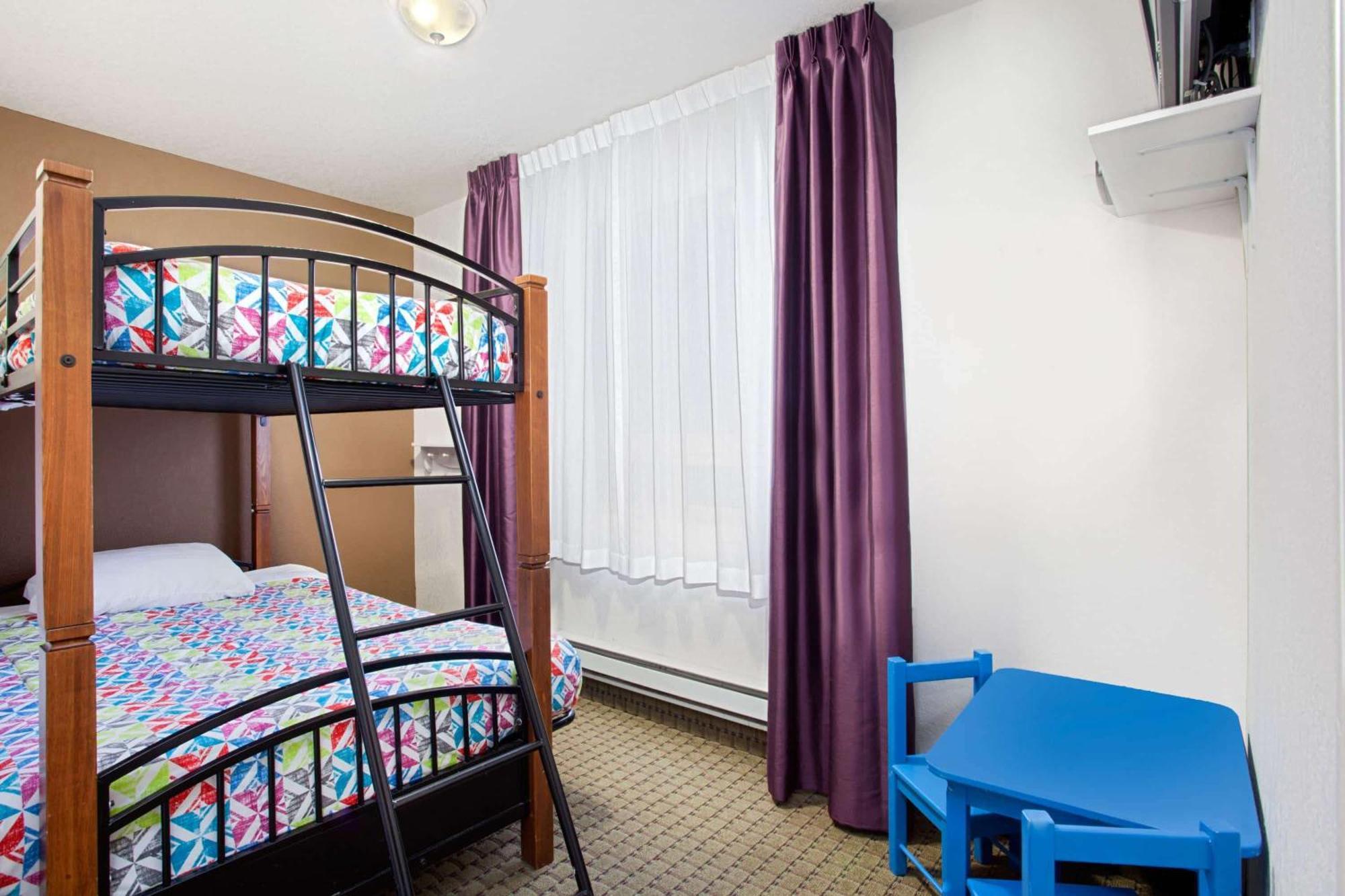Ramada By Wyndham Red Deer Hotel & Suites Exterior photo