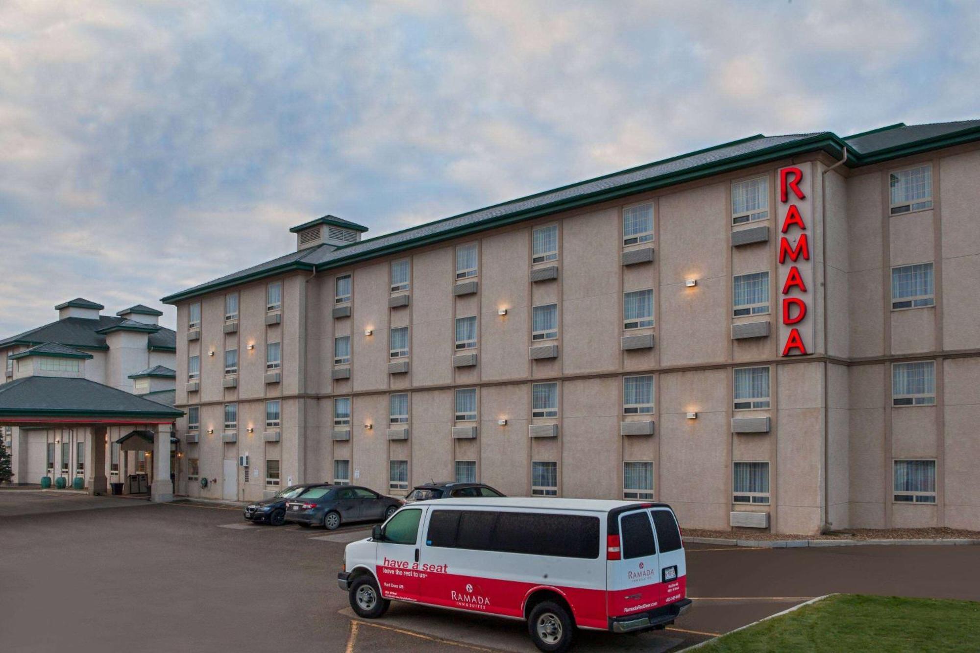 Ramada By Wyndham Red Deer Hotel & Suites Exterior photo