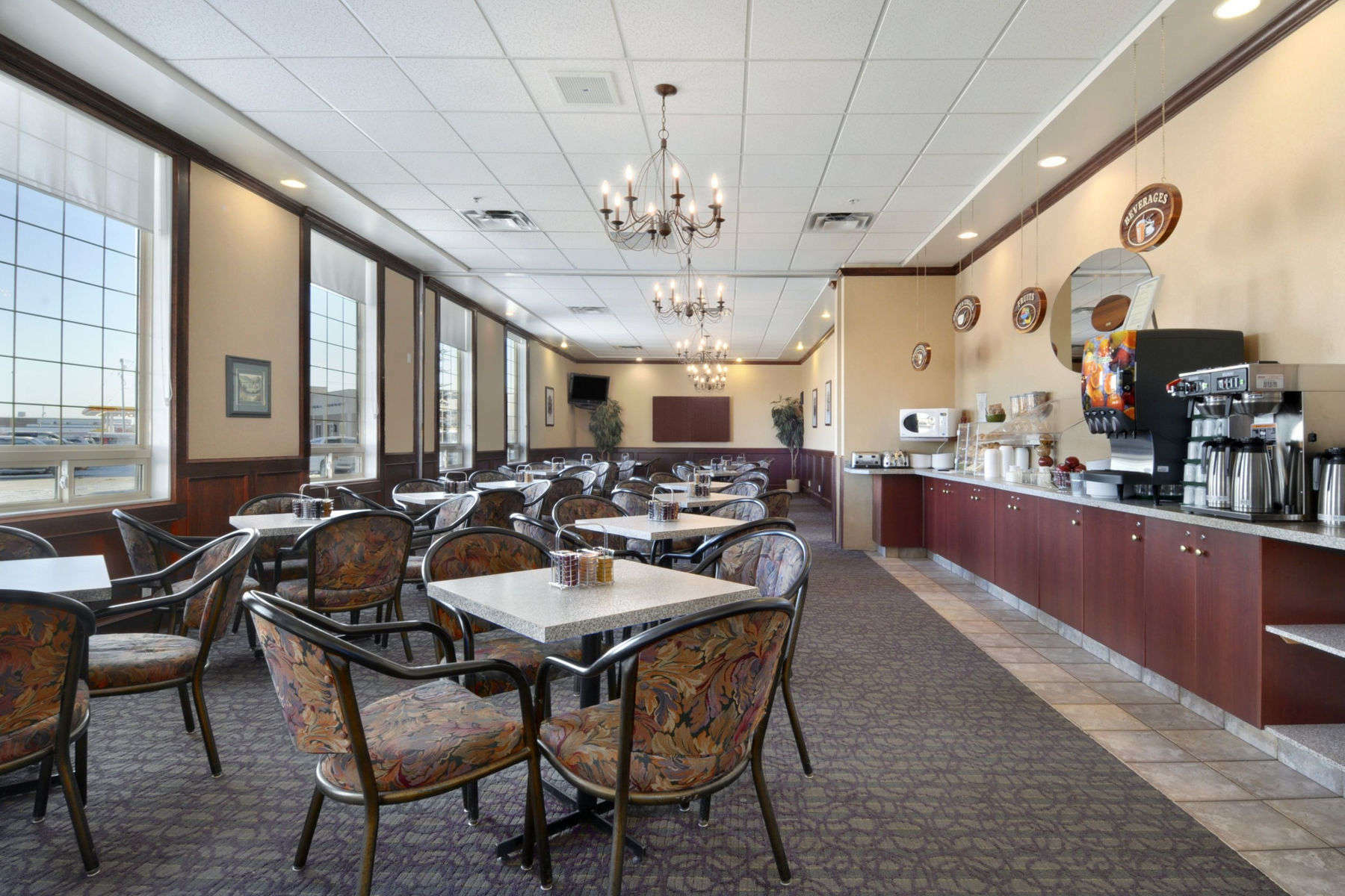 Ramada By Wyndham Red Deer Hotel & Suites Exterior photo