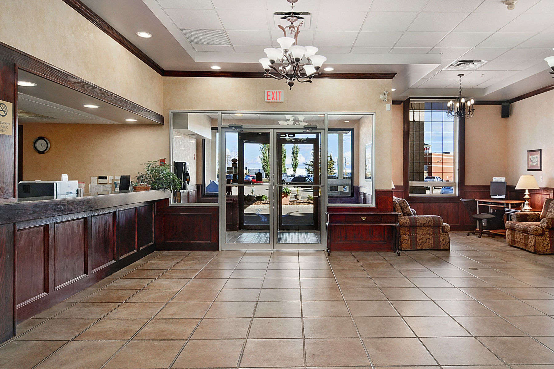 Ramada By Wyndham Red Deer Hotel & Suites Exterior photo