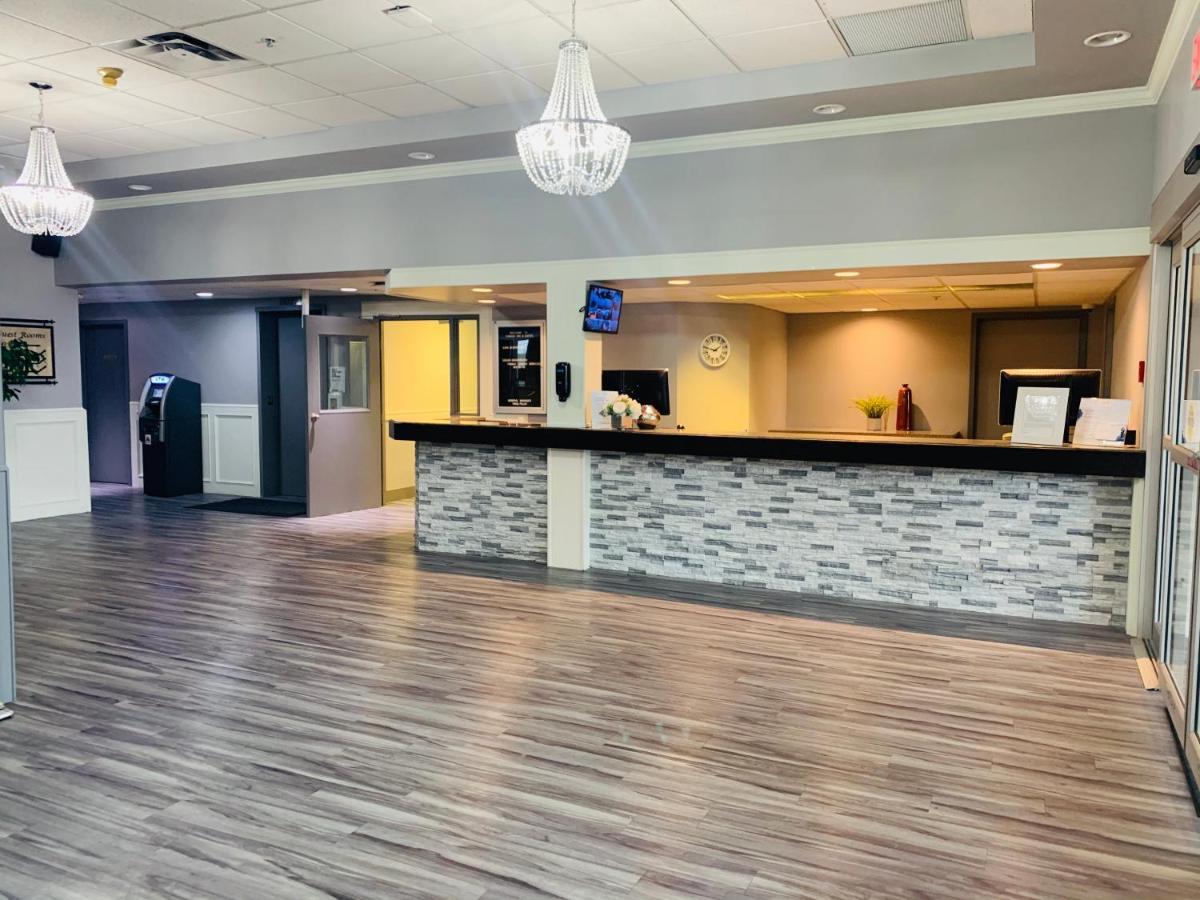 Ramada By Wyndham Red Deer Hotel & Suites Exterior photo